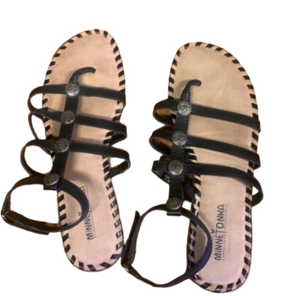 Minnetonka Strappy & Silver Medallion Detail Open Toe Leather Sandals Size 8